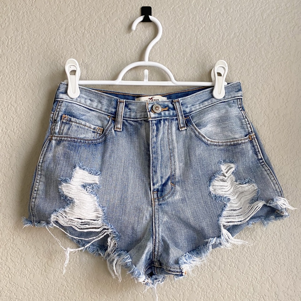 Hollister • Distressed Shorts • Size 1 / 25